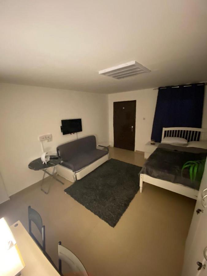 Fully furnished studio 1 - 2