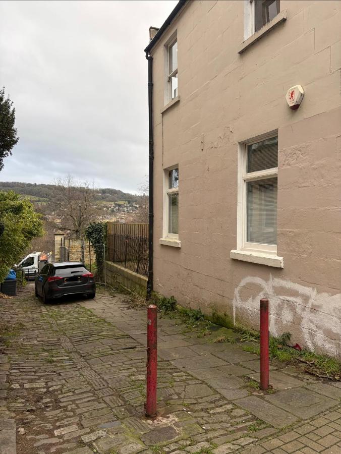 Free off street parking Georgian style Bath apartment - 5