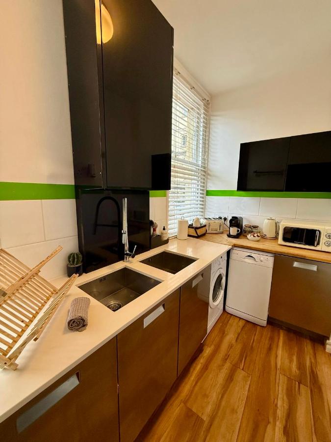 Free off street parking Georgian style Bath apartment - 3