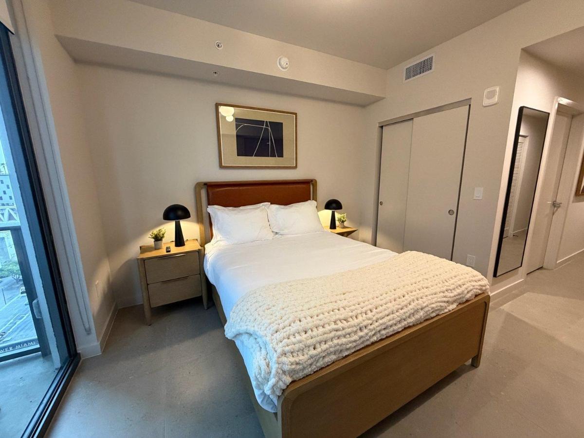 Studio with Skyline Views Near Bayfront Park - 2