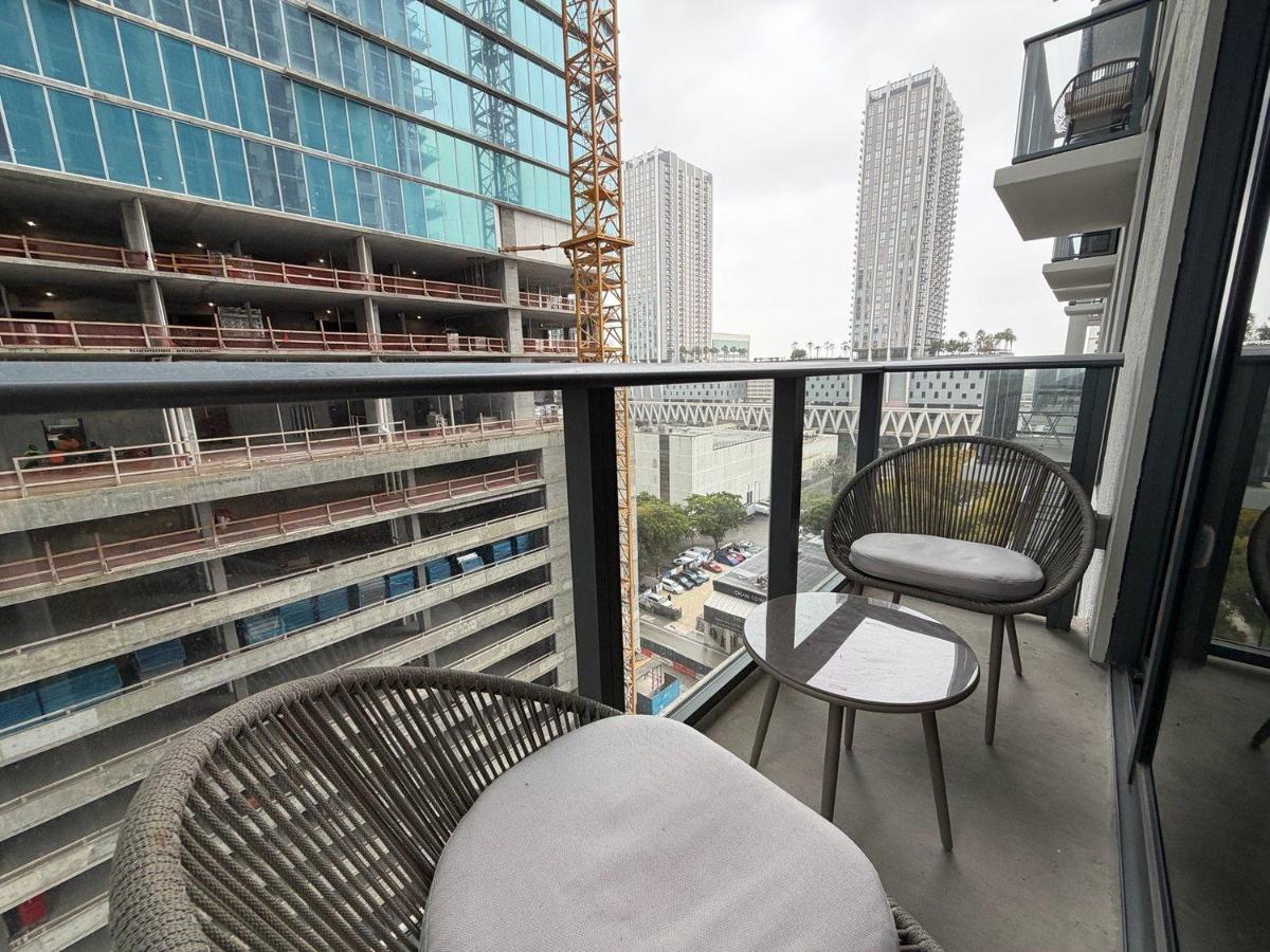 Studio with Skyline Views Near Bayfront Park - 4