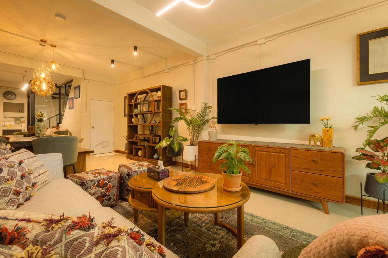 Oasis Thai Teak Home in Sathorn