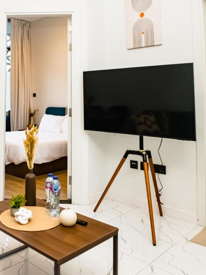 Prime Masdar City 1BR, Near Airport & Yas Island - 5