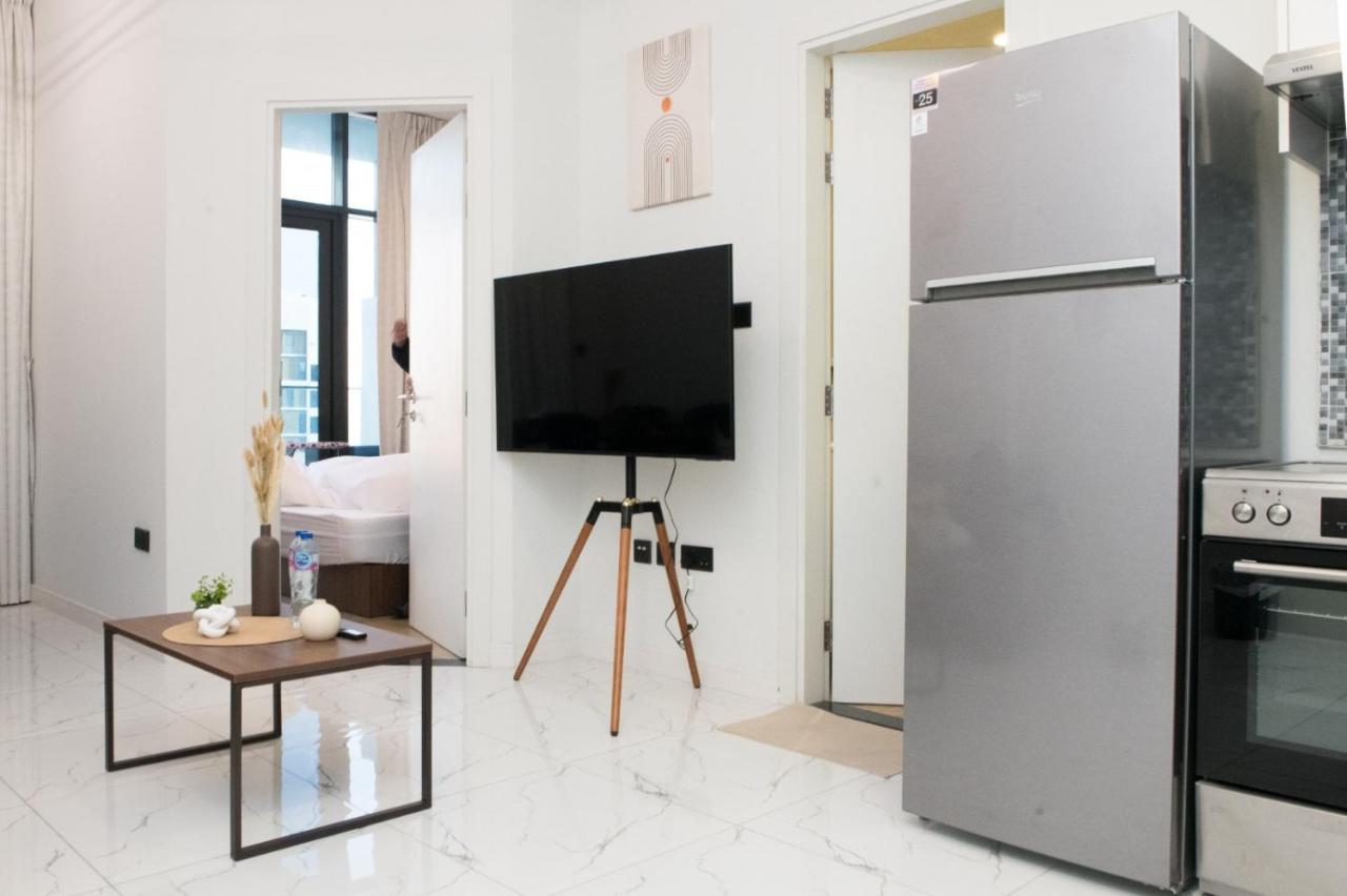 Prime Masdar City 1BR, Near Airport & Yas Island - 4