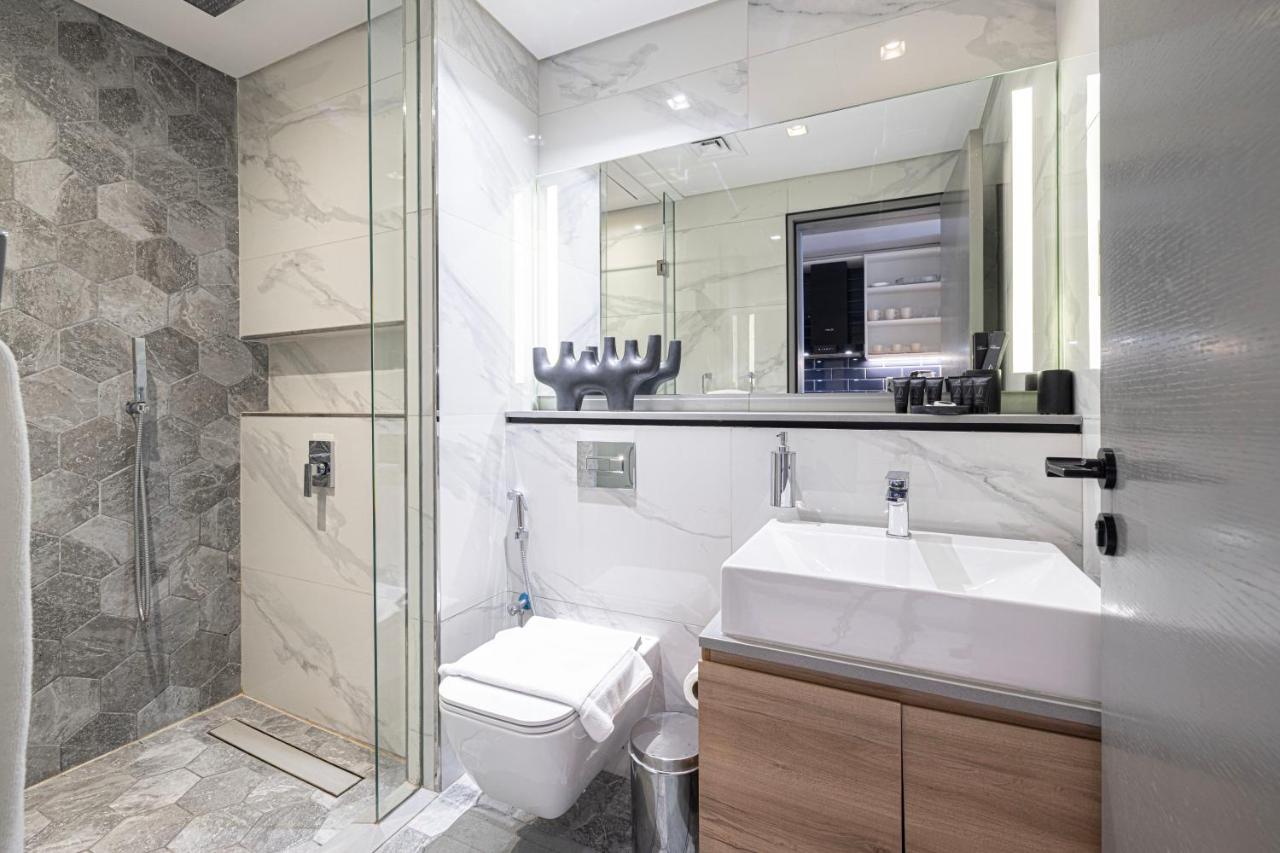 Luxury Canal View Studio for 4 Guests in Downtown, 5 Min to Dubai Mall - 3