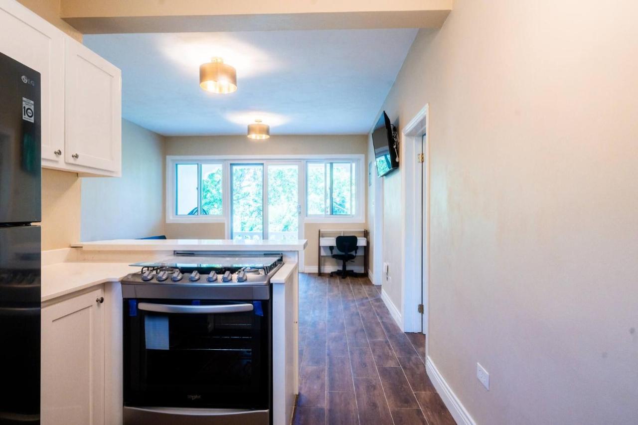 Modern Home 10minsToBeach, Private Cliff, AC WiFi - 4