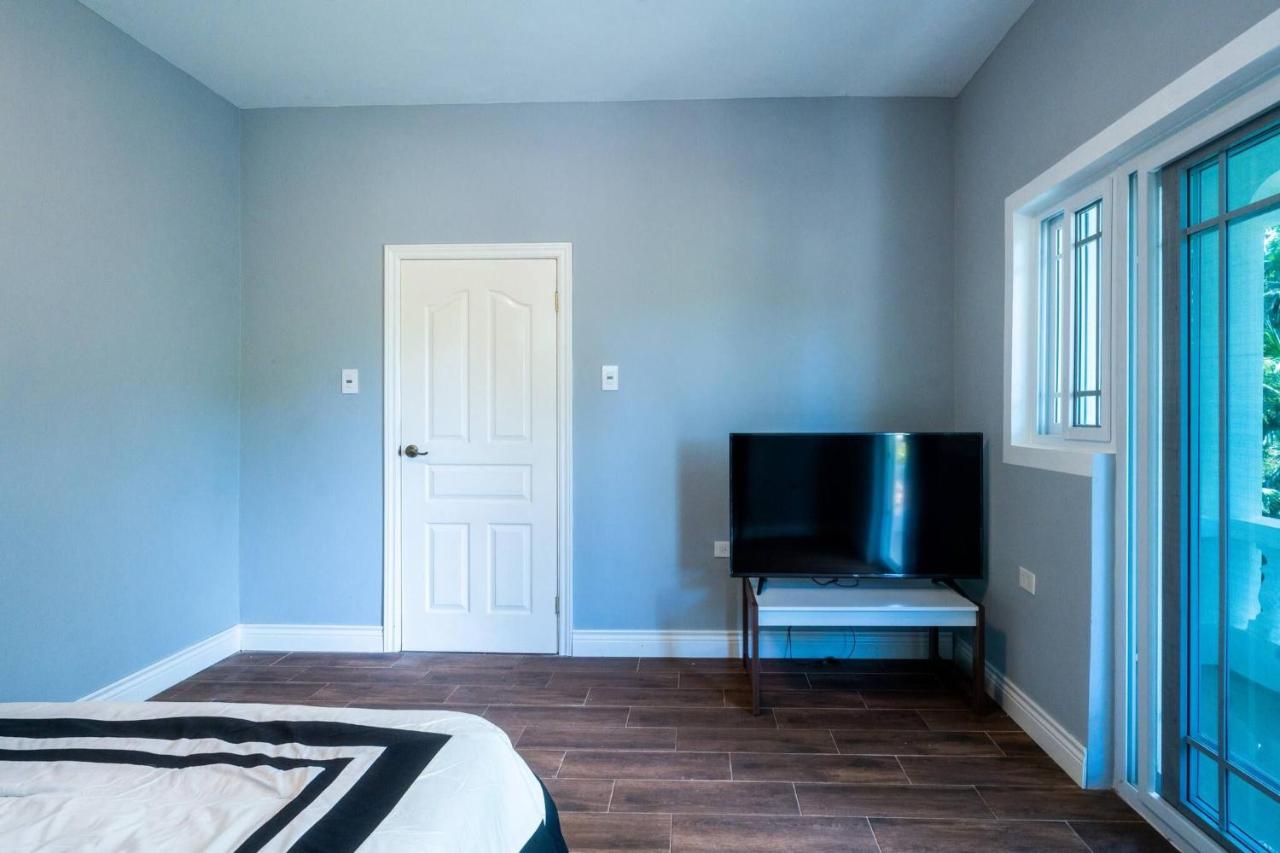 Modern Home 10minsToBeach, Private Cliff, AC WiFi - 5