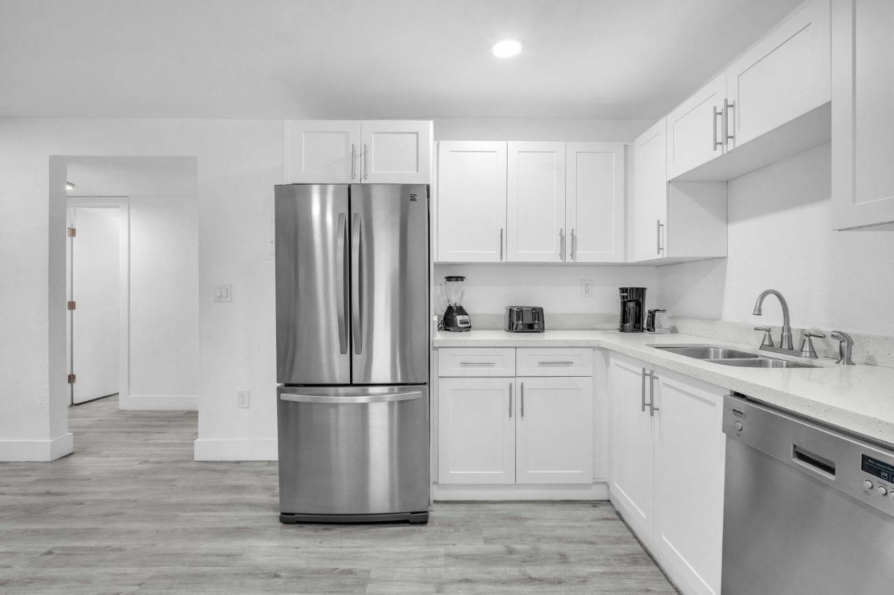 West Brickell #2 Renovated 2 2 Apt + Parking - 4