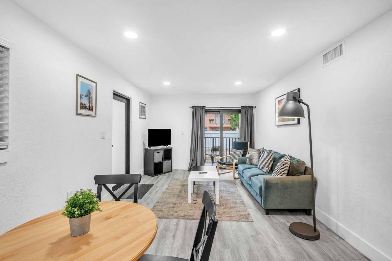 West Brickell #2 Renovated 2 2 Apt + Parking - 3