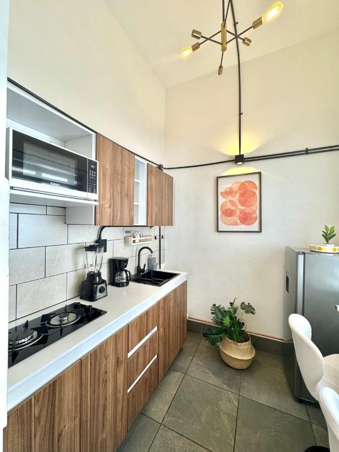 Large, well-lit apartment 4 - 4