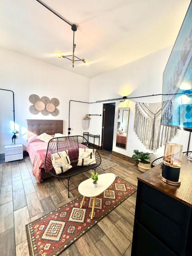 Large, well-lit apartment 4 - 2