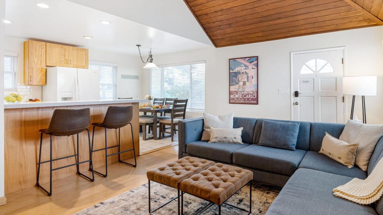 Sunny Venice Beach Home with Open Living Walkability to Abbot Kinney Venice Drift by AvantStay - 4
