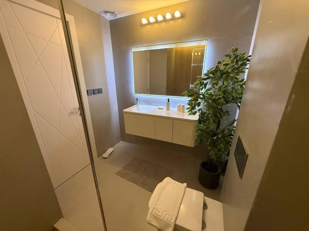 The Point Tower Dubai Marina - 3