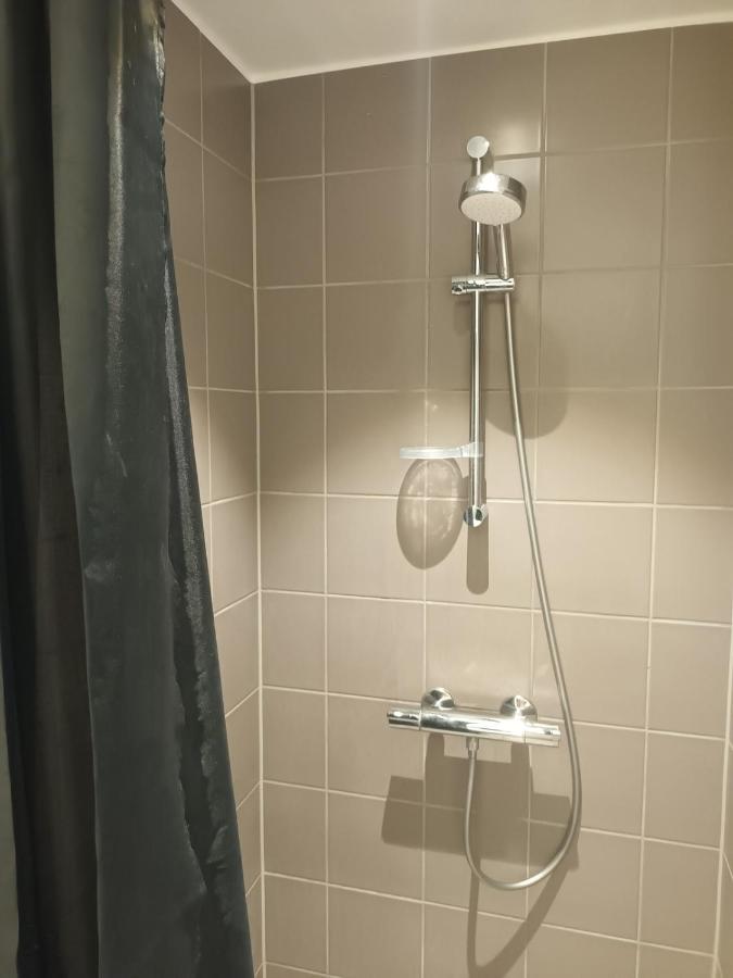 Cozy Apartment 15 min to Center and Airport - 3