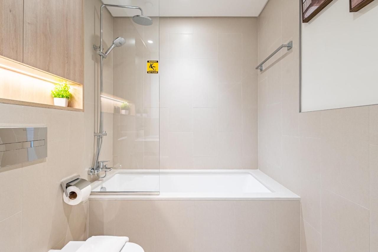 Superhost - 1BR Apartment , Pool & Gym , Near Dubai Hills Mall - 3