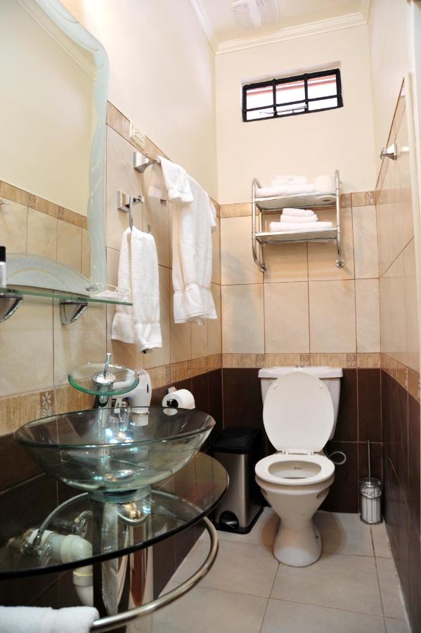 Culture Crossroads Inn - 3