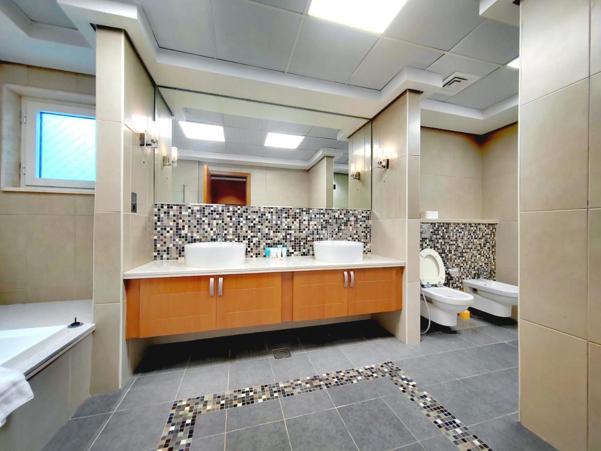 Royal Palazzo with private Pool and BBQ on Marina, huge 7Bedroom Villa - 3