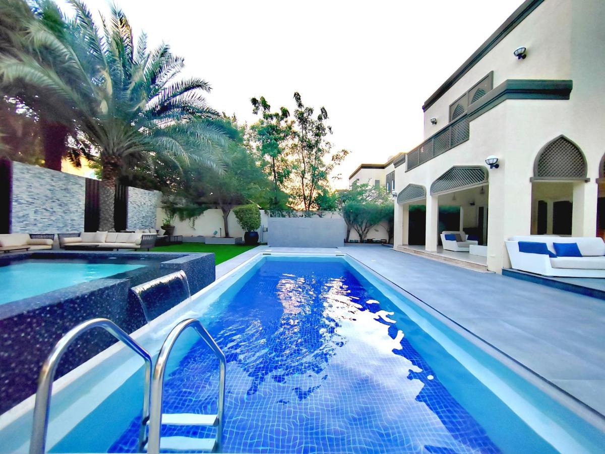 Royal Palazzo with private Pool and BBQ on Marina, huge 7Bedroom Villa