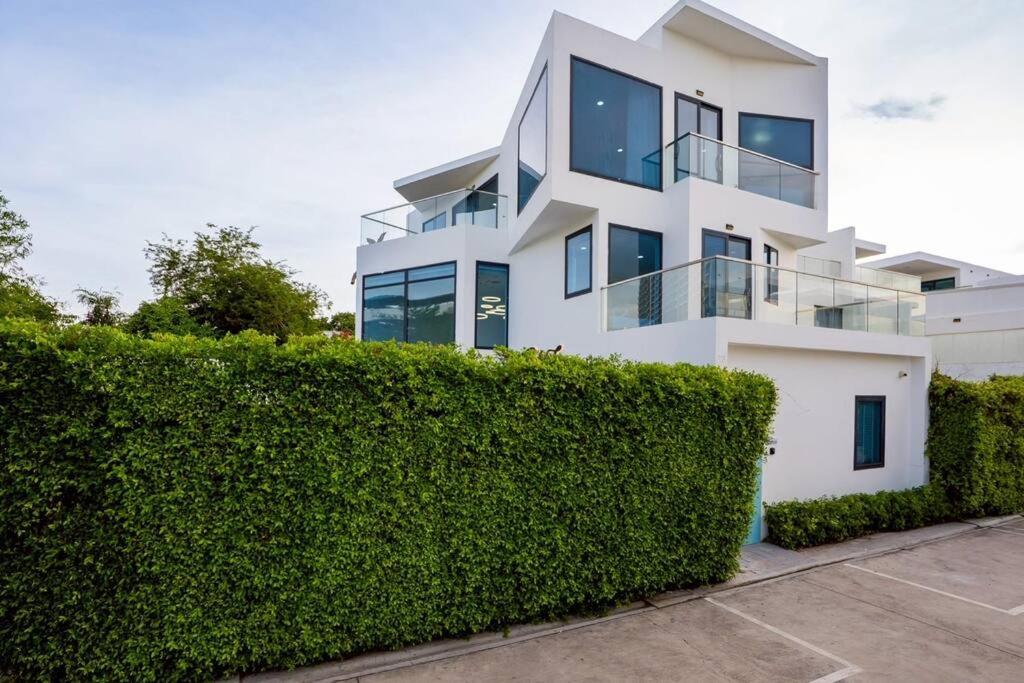 Wonderland Sapphire 8 Bedroom Luxury Villa