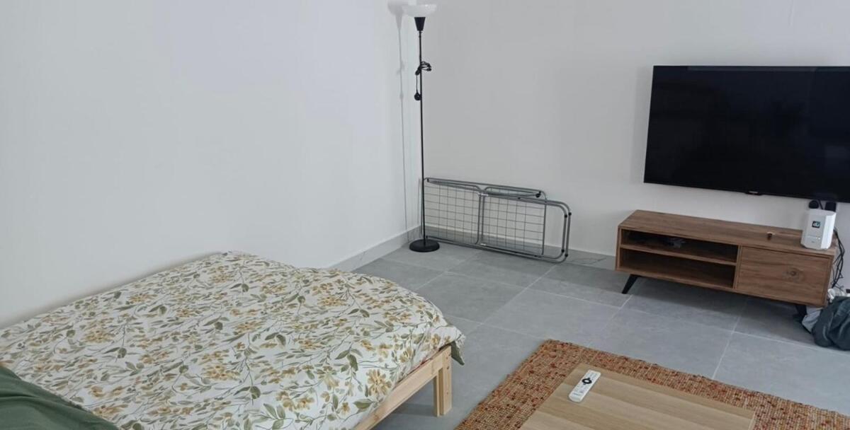 Cozy & Warm Studio - 4