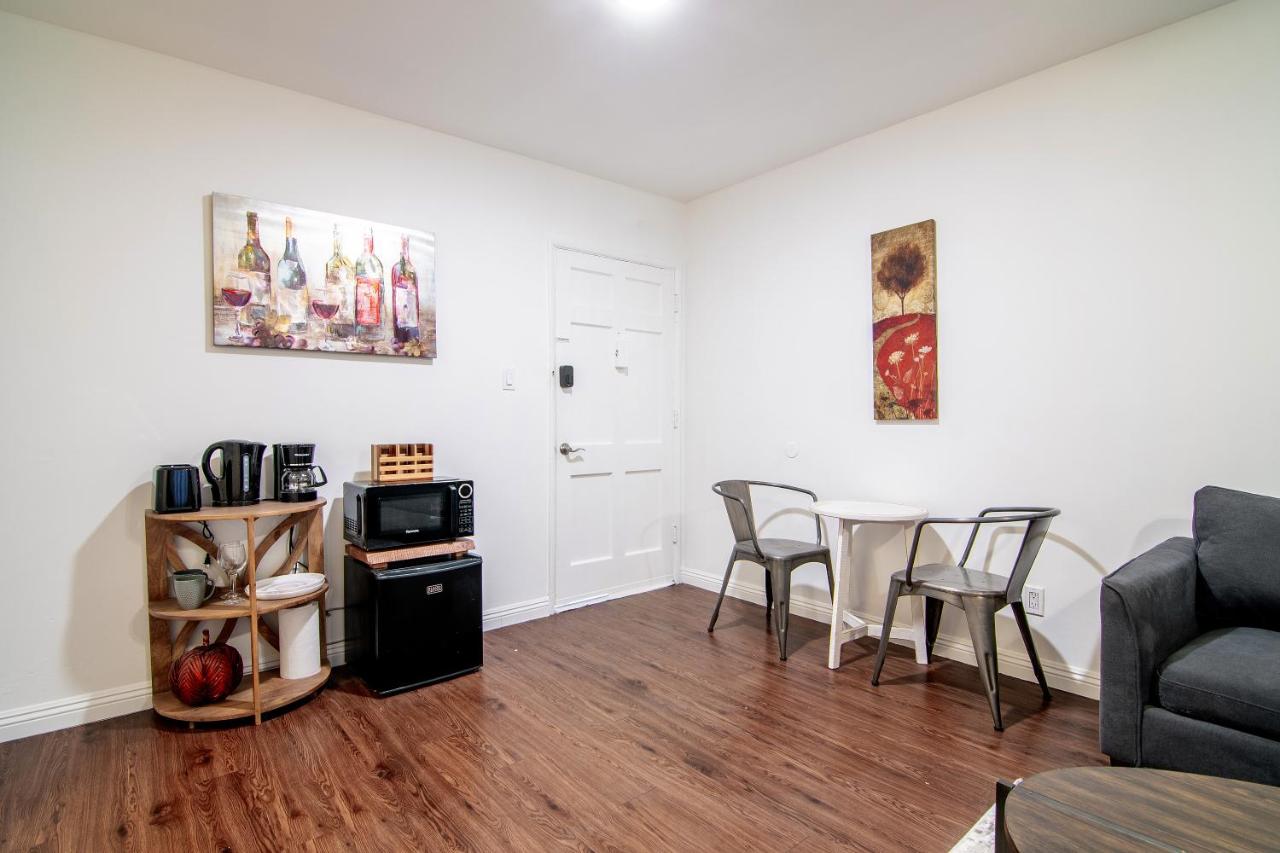 Relaxing 1 Bedroom Suite Near Beverly Hills - 4