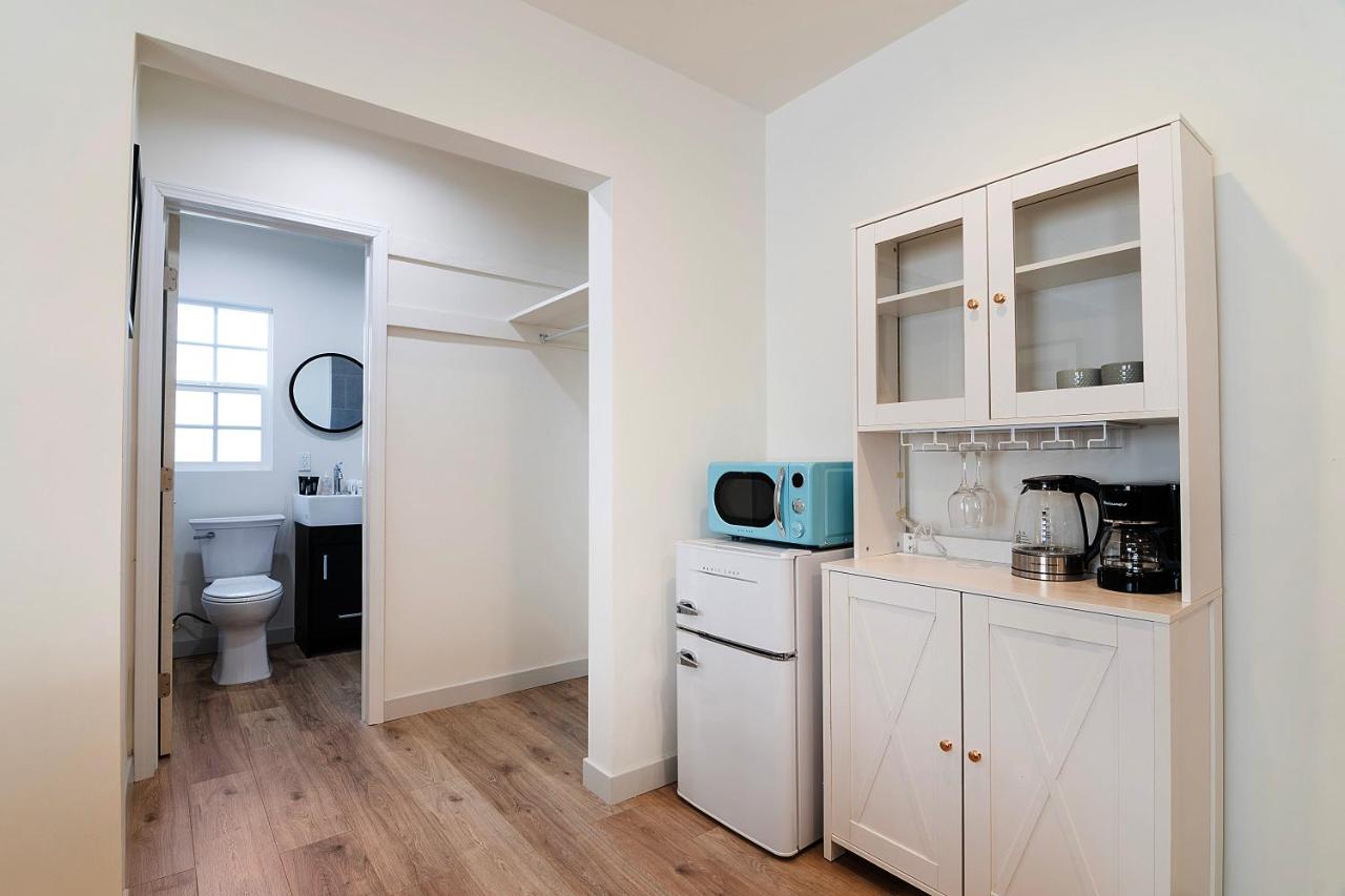 Freshly Renovated Studio for Two in the Heart of LA - 3