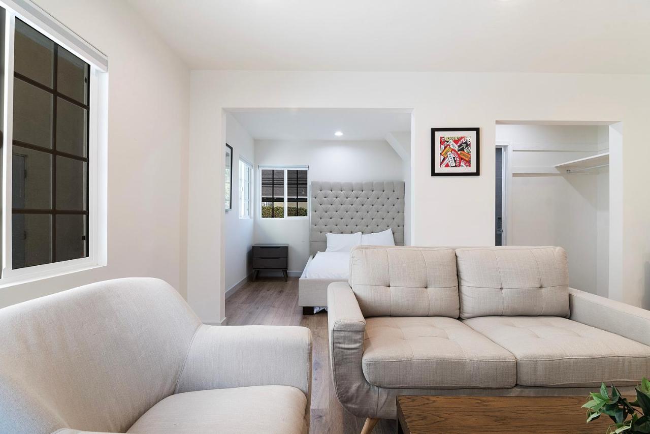 Freshly Renovated Studio for Two in the Heart of LA - 2