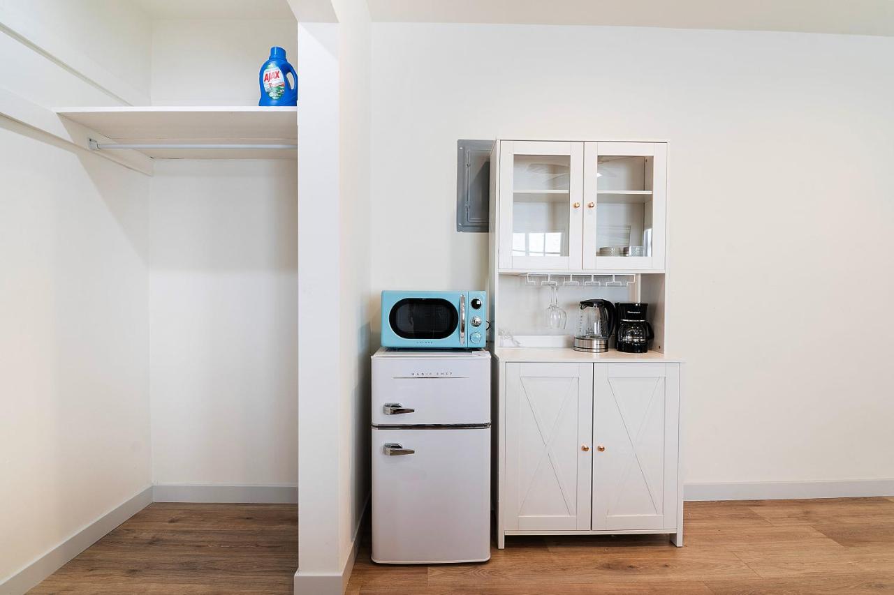 Freshly Renovated Studio for Two in the Heart of LA - 4