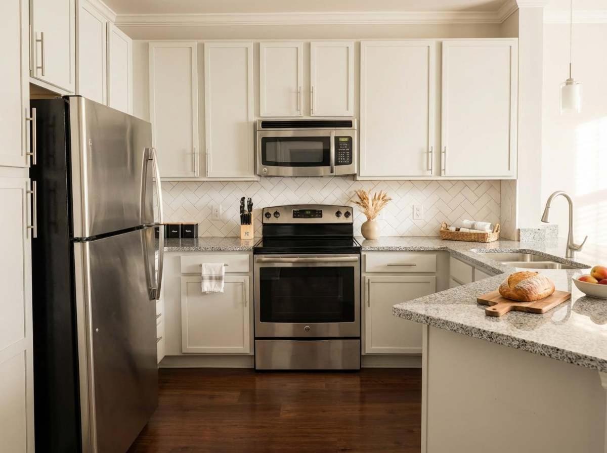 Boulevard Stays Midtown 1BR Pool Gym Parking 03 - 4