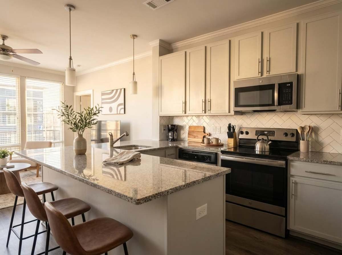 Boulevard Stays Midtown 1BR Pool Gym Parking 07 - 4