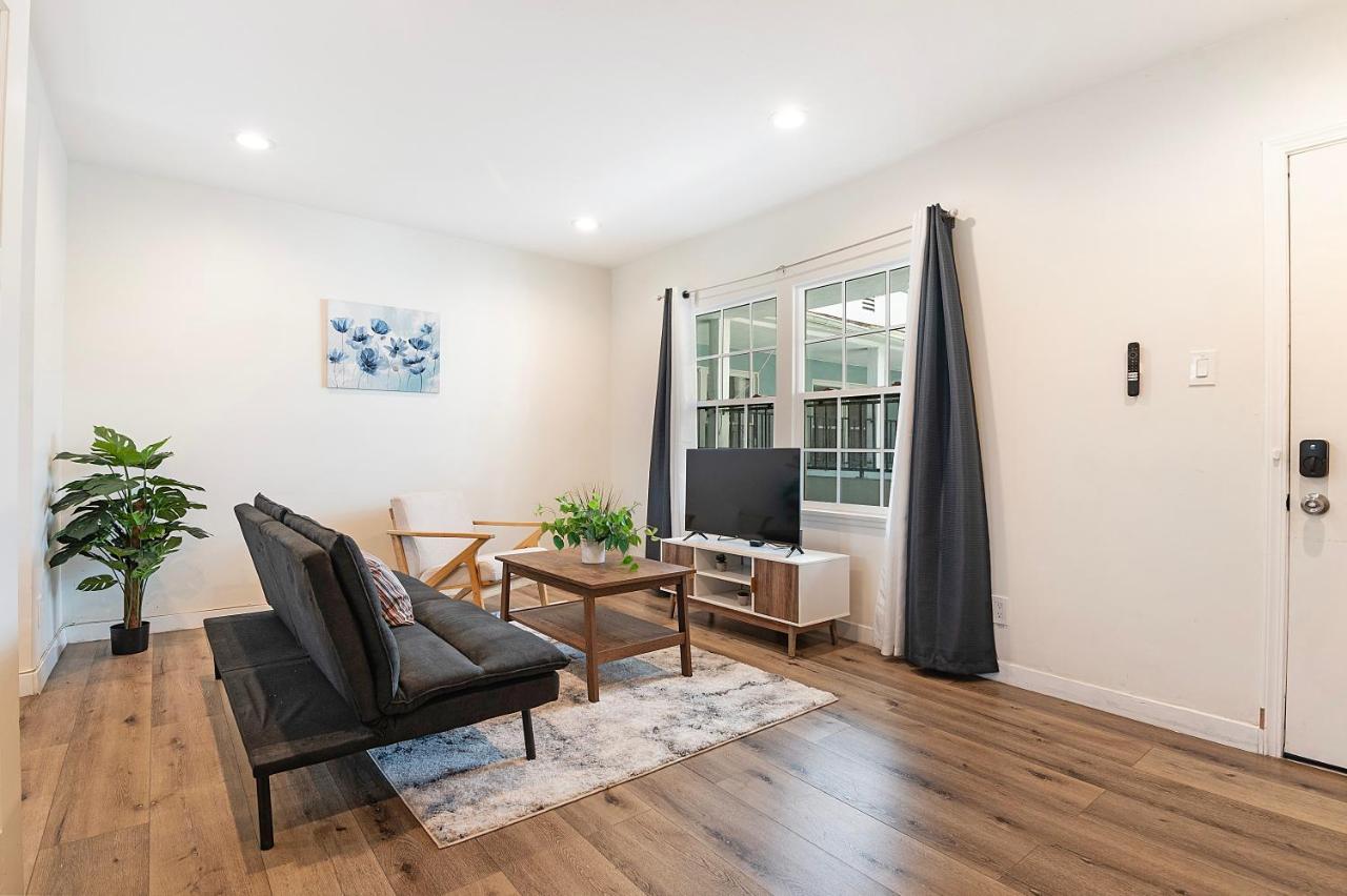 Cozy Studio Suite Near Beverly Hills for Two