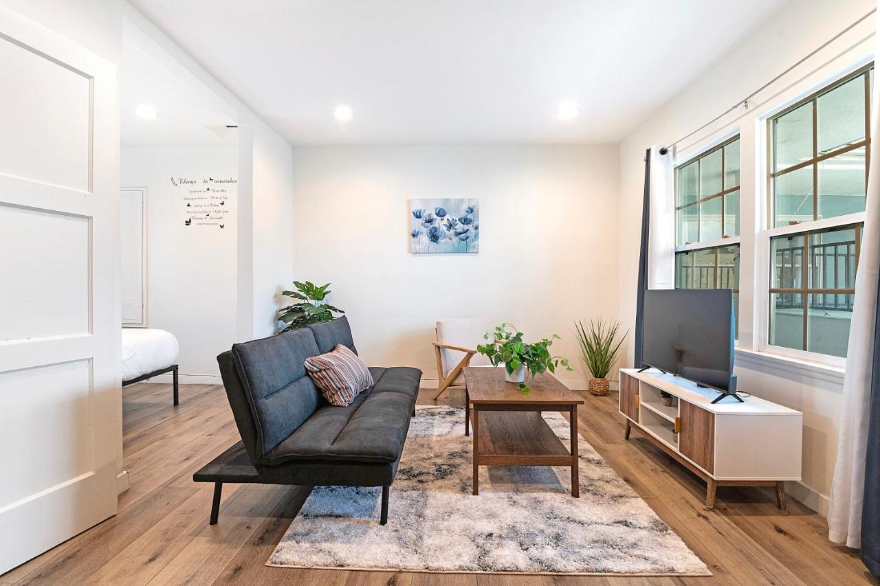 Cozy Studio Suite Near Beverly Hills for Two - 5