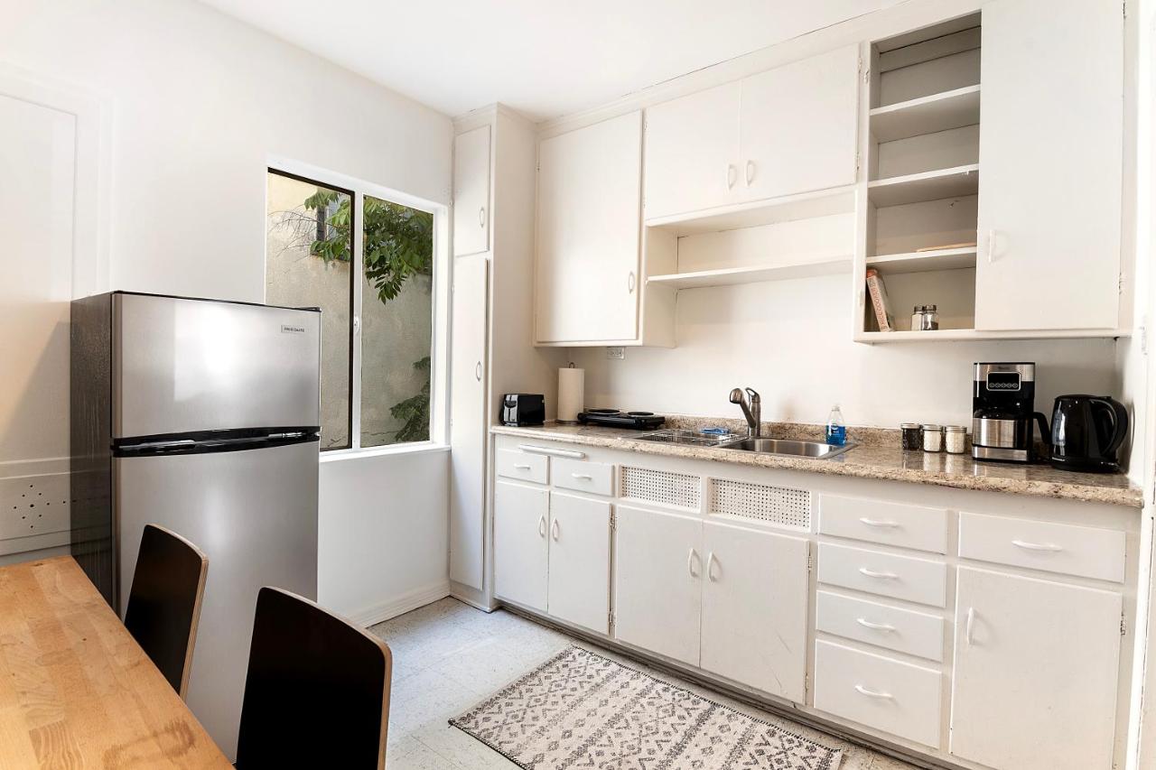 Affordable One-Bedroom Close to Pico and Beverly Hills - 4