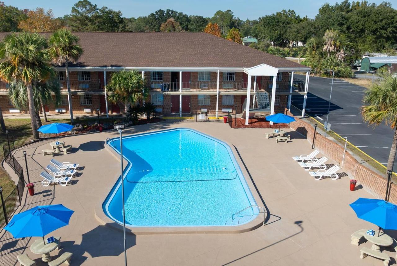 Motel 8 — photo 15