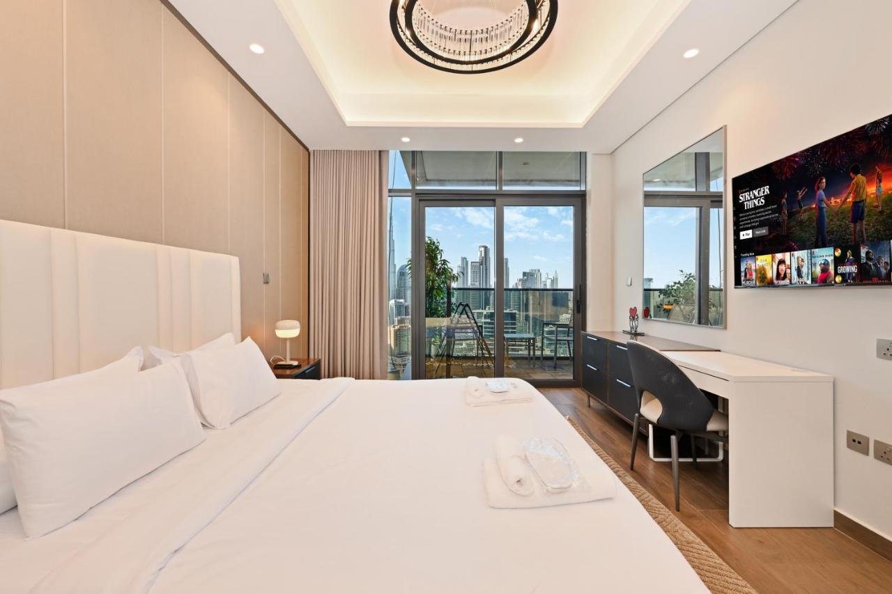 Stunning 1 Bdr Luxury with Burj Khalifa View - 2