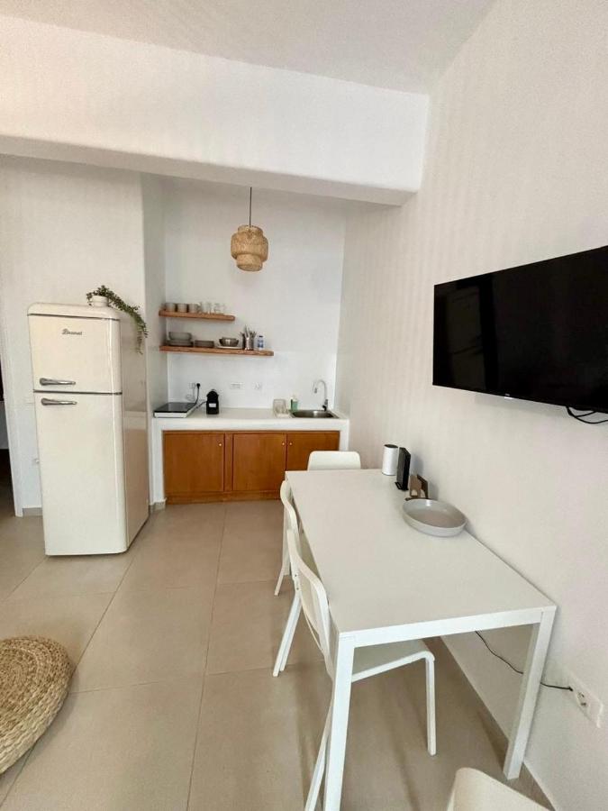 Elenitas flat, Steps to the Windmills & Fabrika - 4