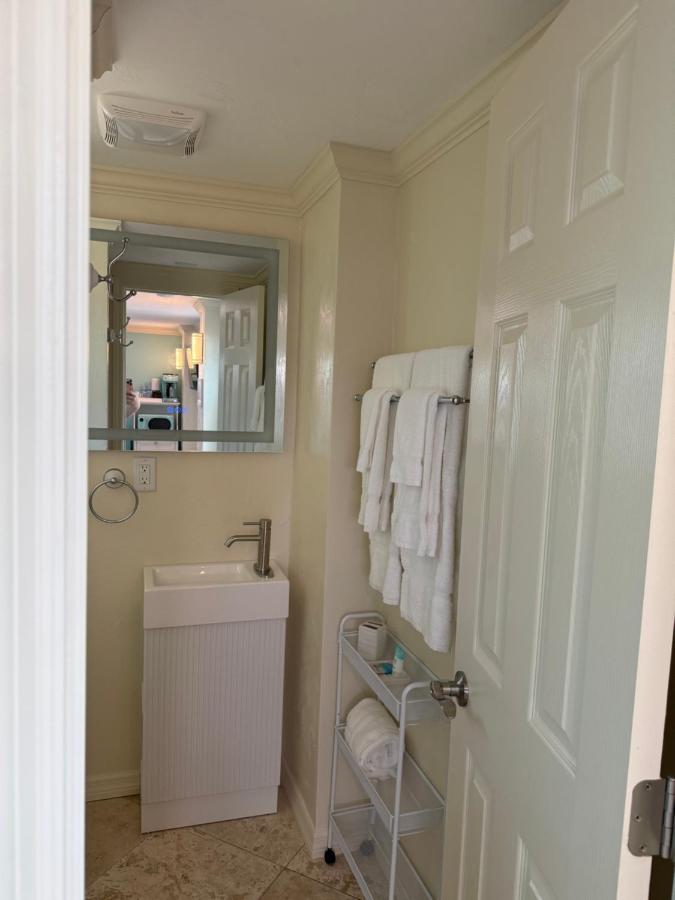 Flamingo Bayside Suites — photo 17