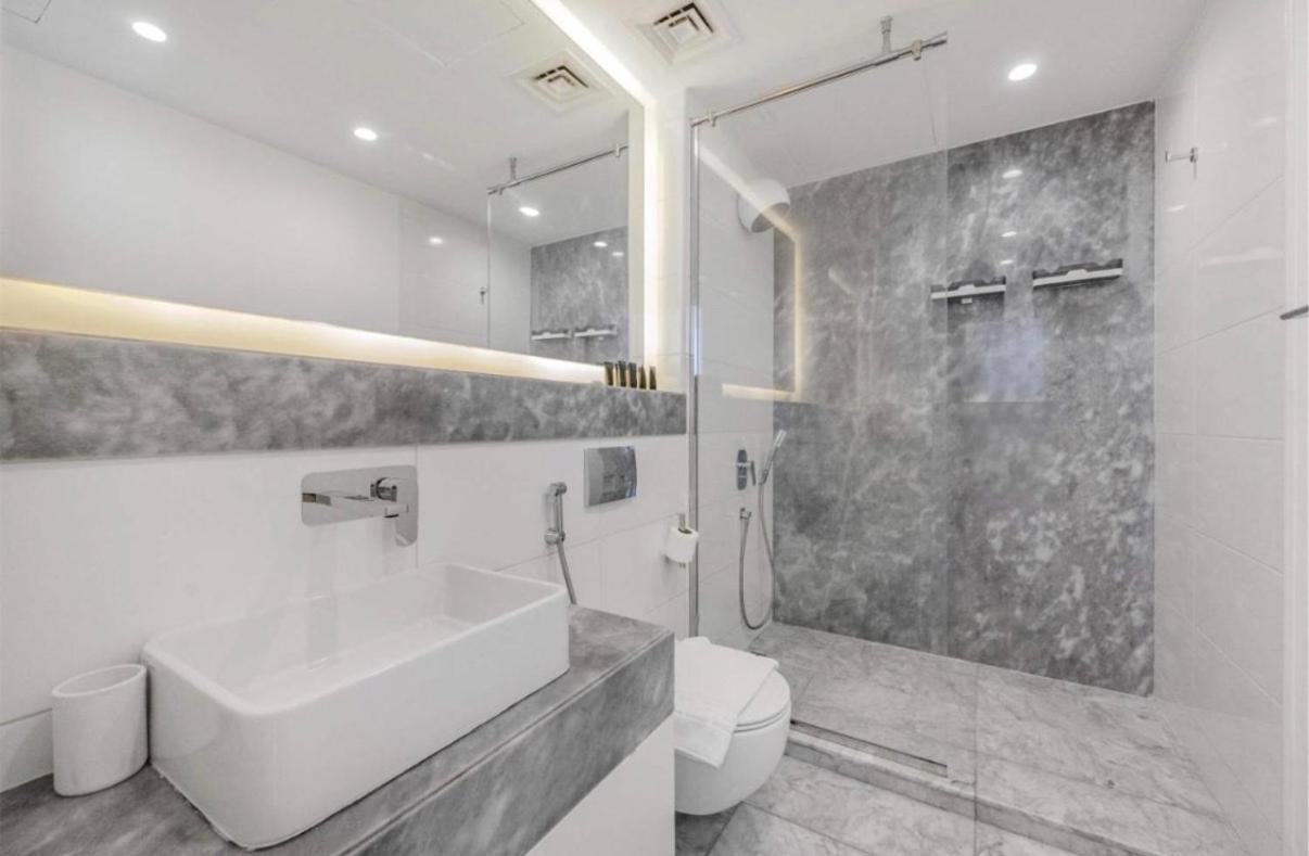 Luxury 1BR near Burj Khalifa Business Bay Free Parking - 3