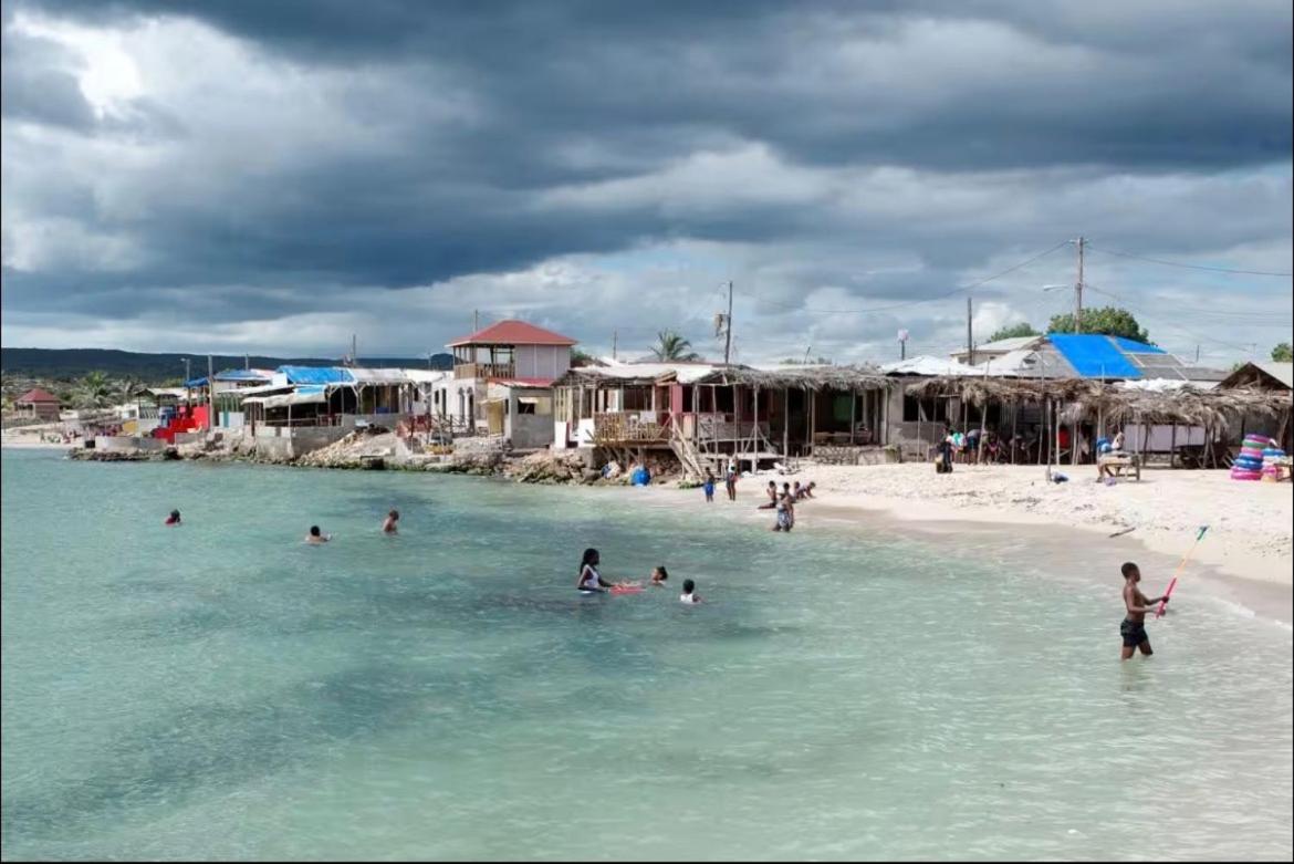 Casa28 1 BedRoom with half Bath 24Hr Security - 4