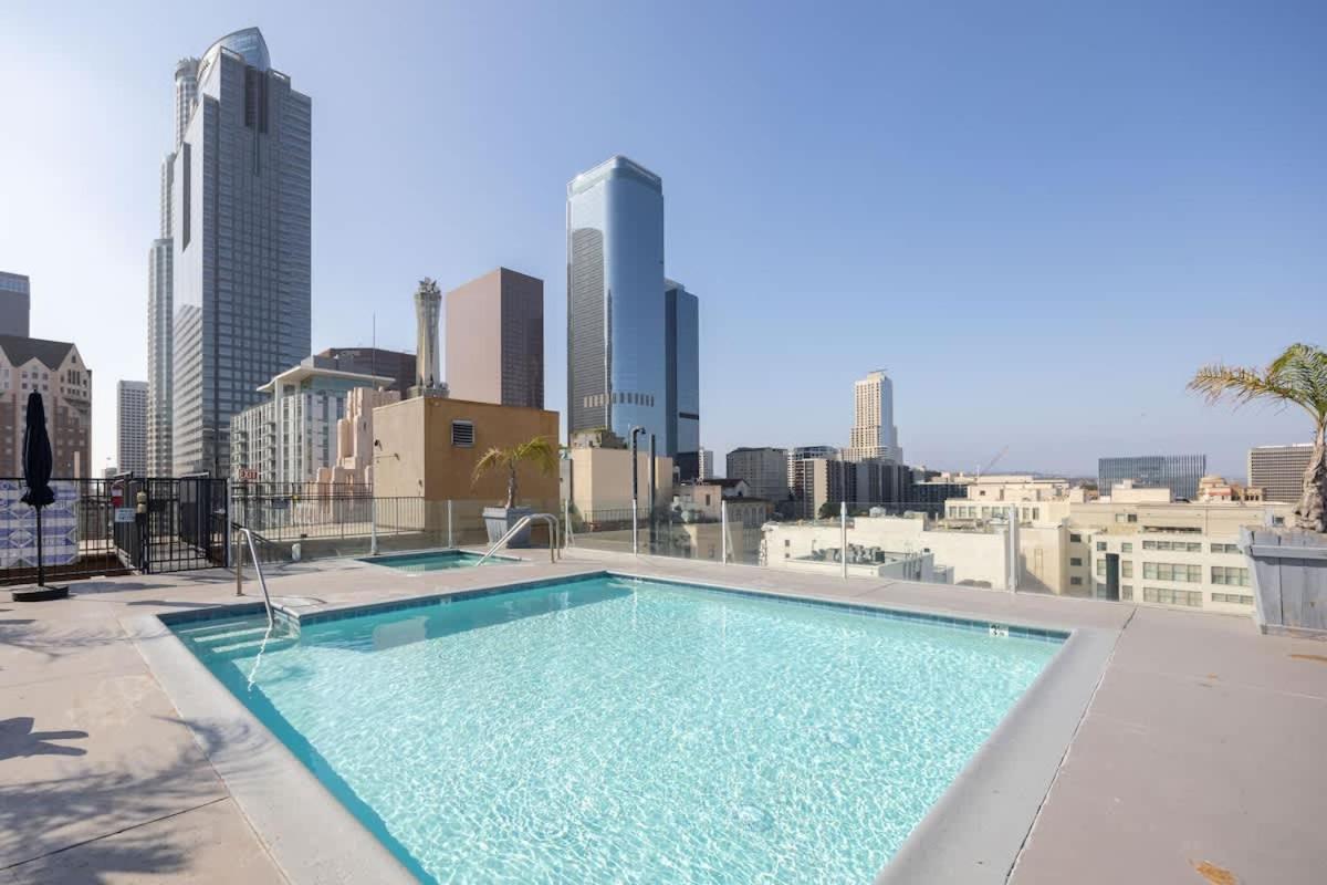 DTLA Boutique Loft w Rooftop Pool Hot Tub