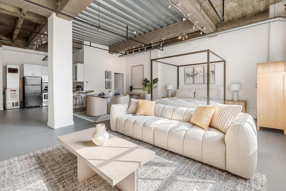 DTLA Boutique Loft w Rooftop Pool Hot Tub - 3
