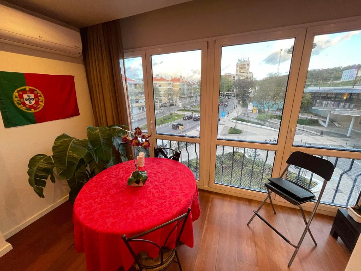 Great mansion at Hyde Park Corner - 2