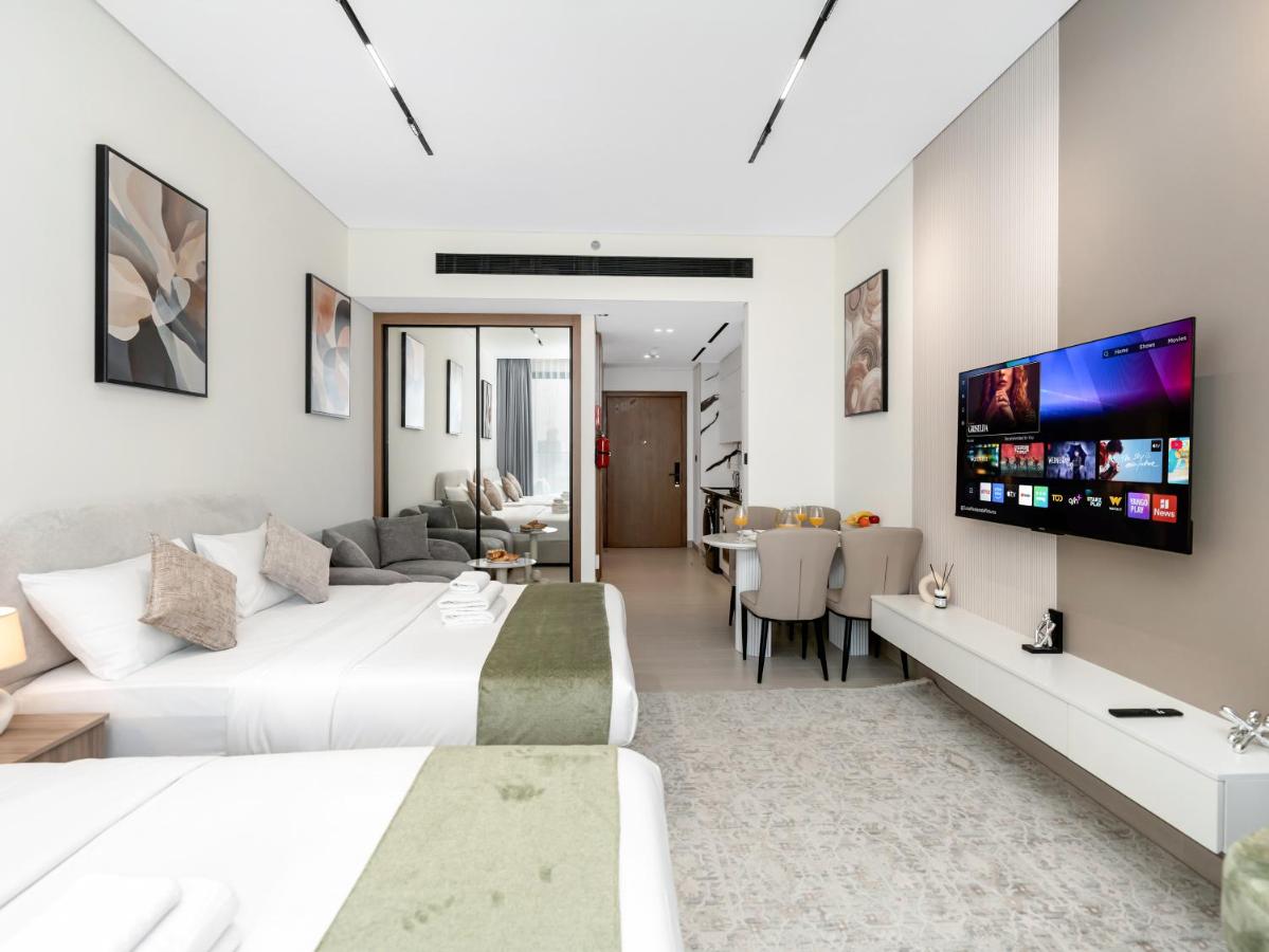 Spacious Studio with Balcony & Jacuzzi Trillionaire Residences, Business Bay - 2