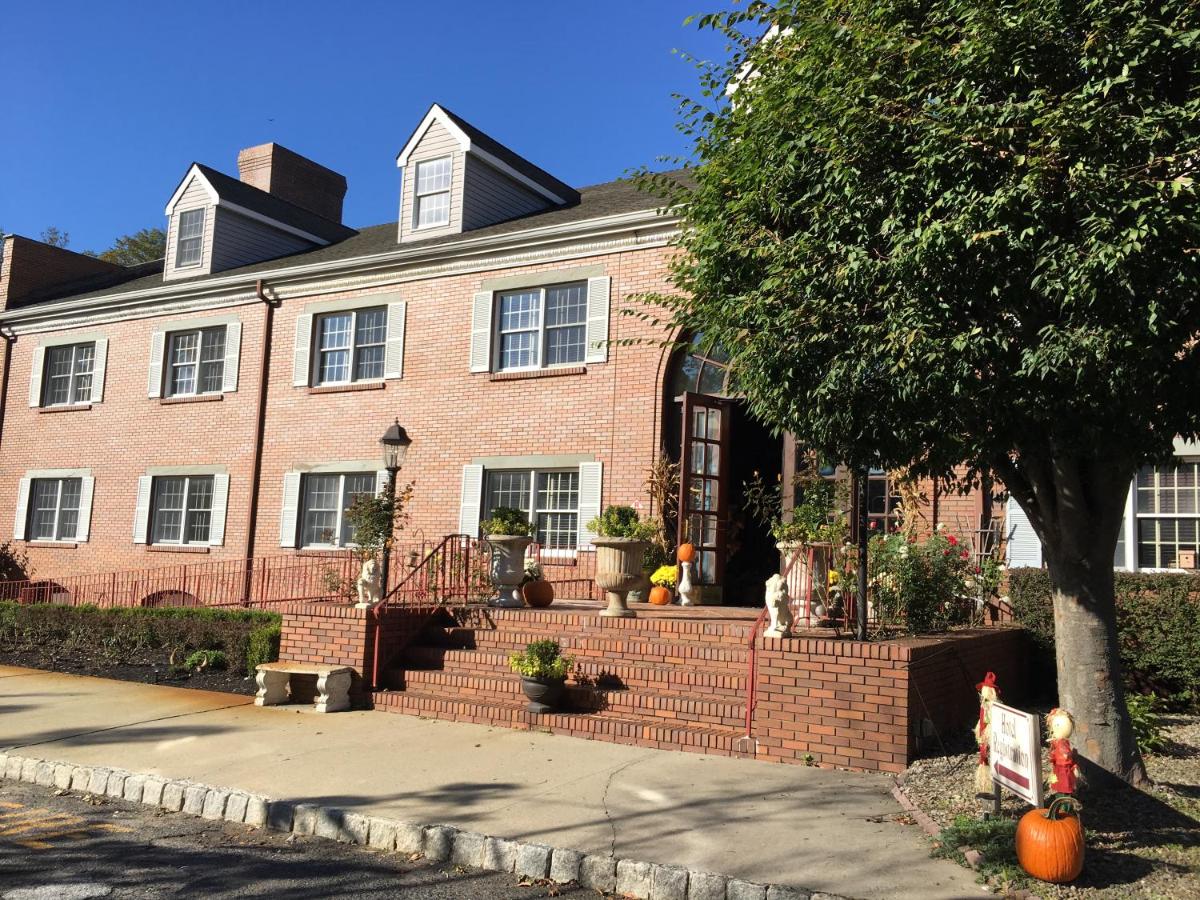 Colts Neck Inn Hotel — photo 16