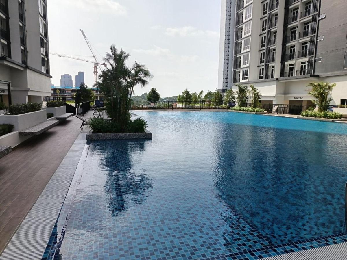 Trellis Residences 5 min drive to RTS and CIQ - 5