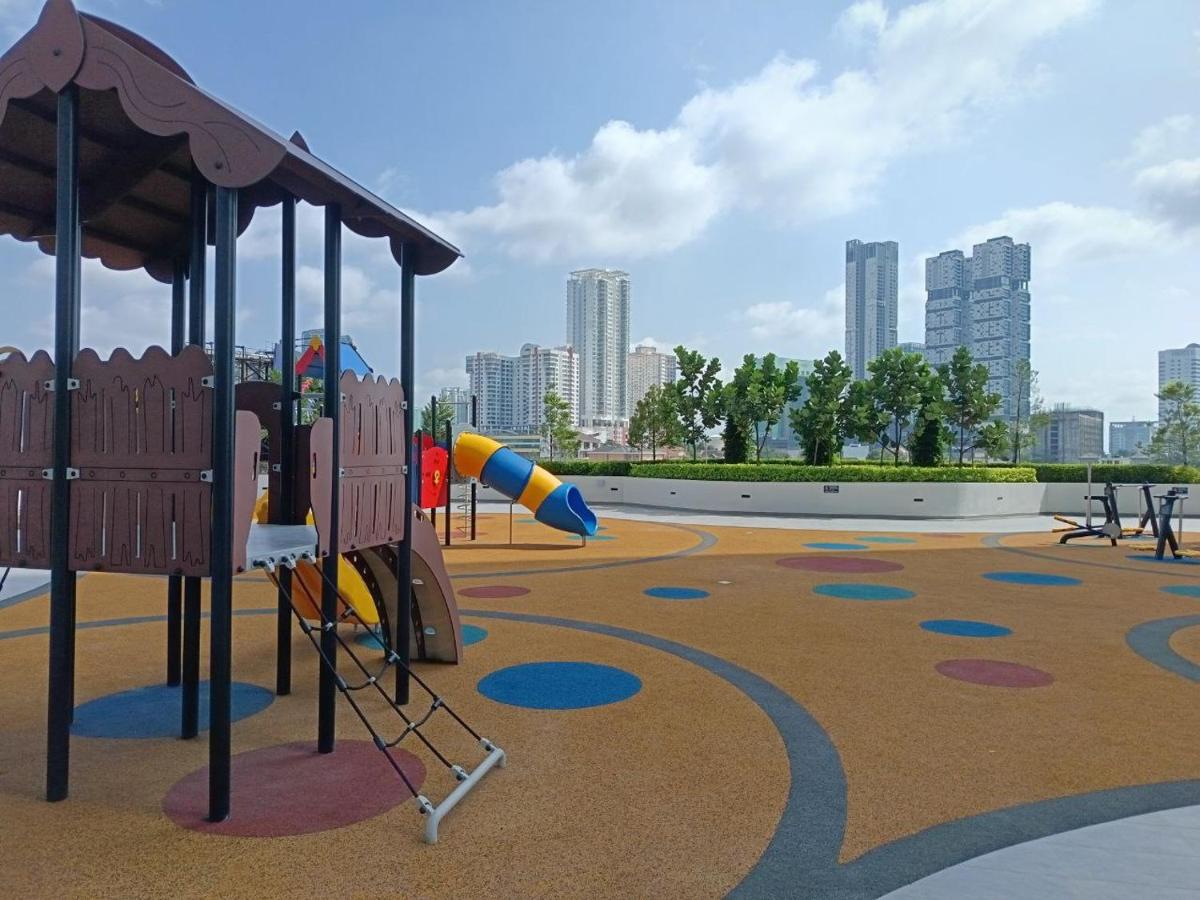 Trellis Residences 5 min drive to RTS and CIQ - 4