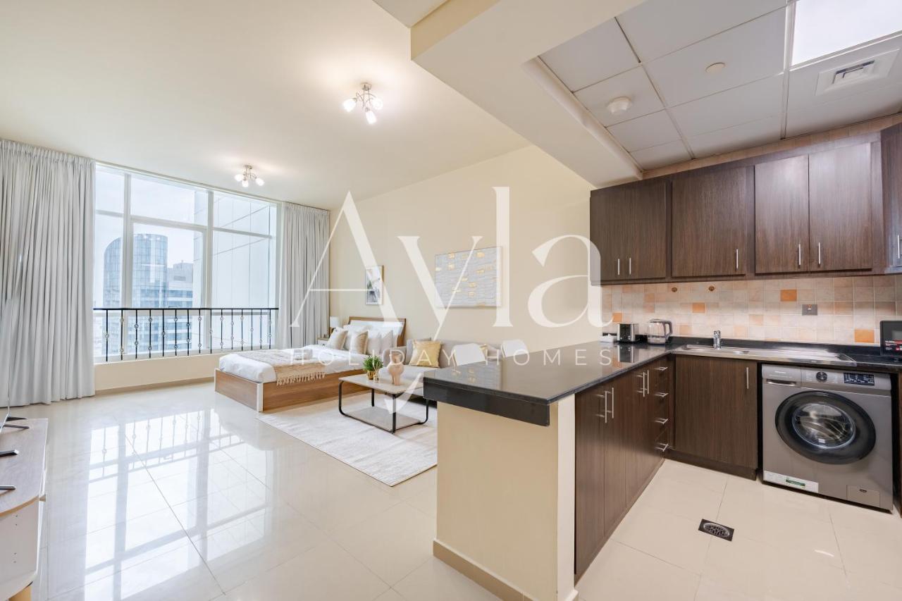 Cozy Studio with City Views Pool & Gym - 5