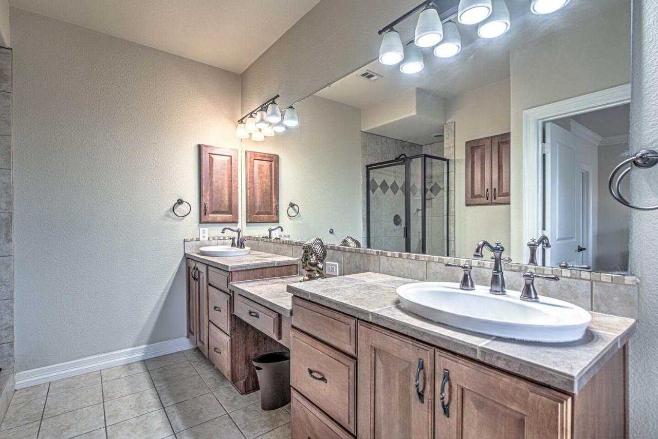 3 BDRM Condo I Lake Views and Marina I Mins To DT - 3
