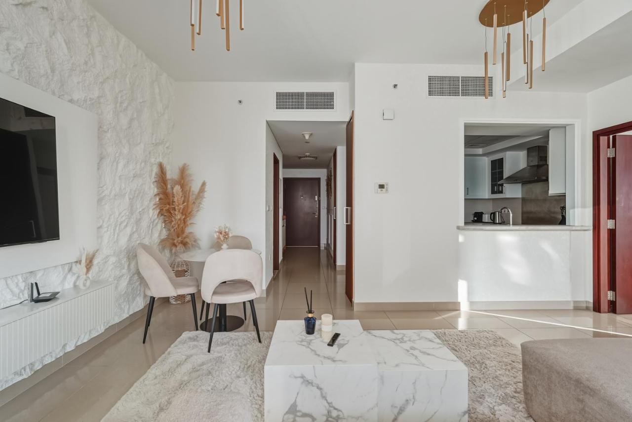 Downtown 1BR Full Burj Khalifa & Fountain Views - 3