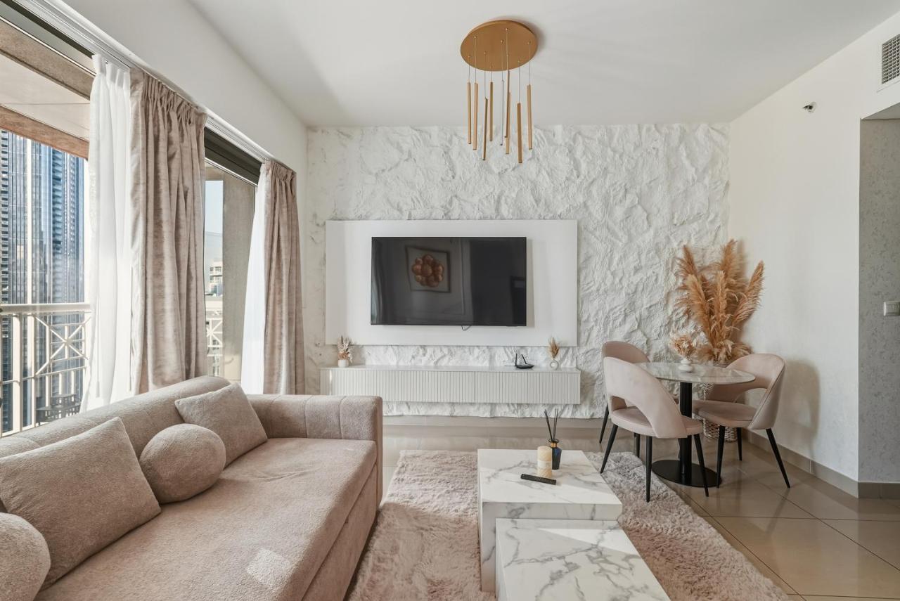 Downtown 1BR Full Burj Khalifa & Fountain Views - 4